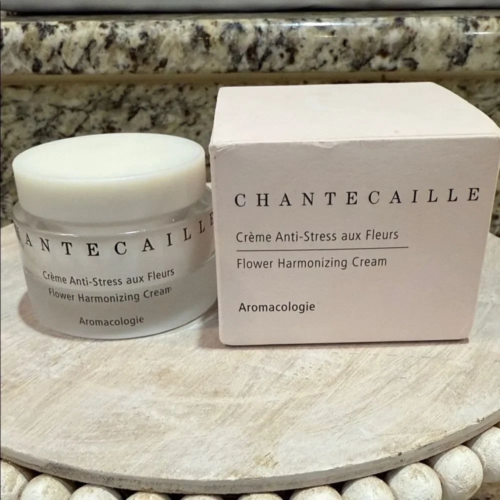 Chantecaille Aromacologie Flower Harmonizing Cream - White and Cream